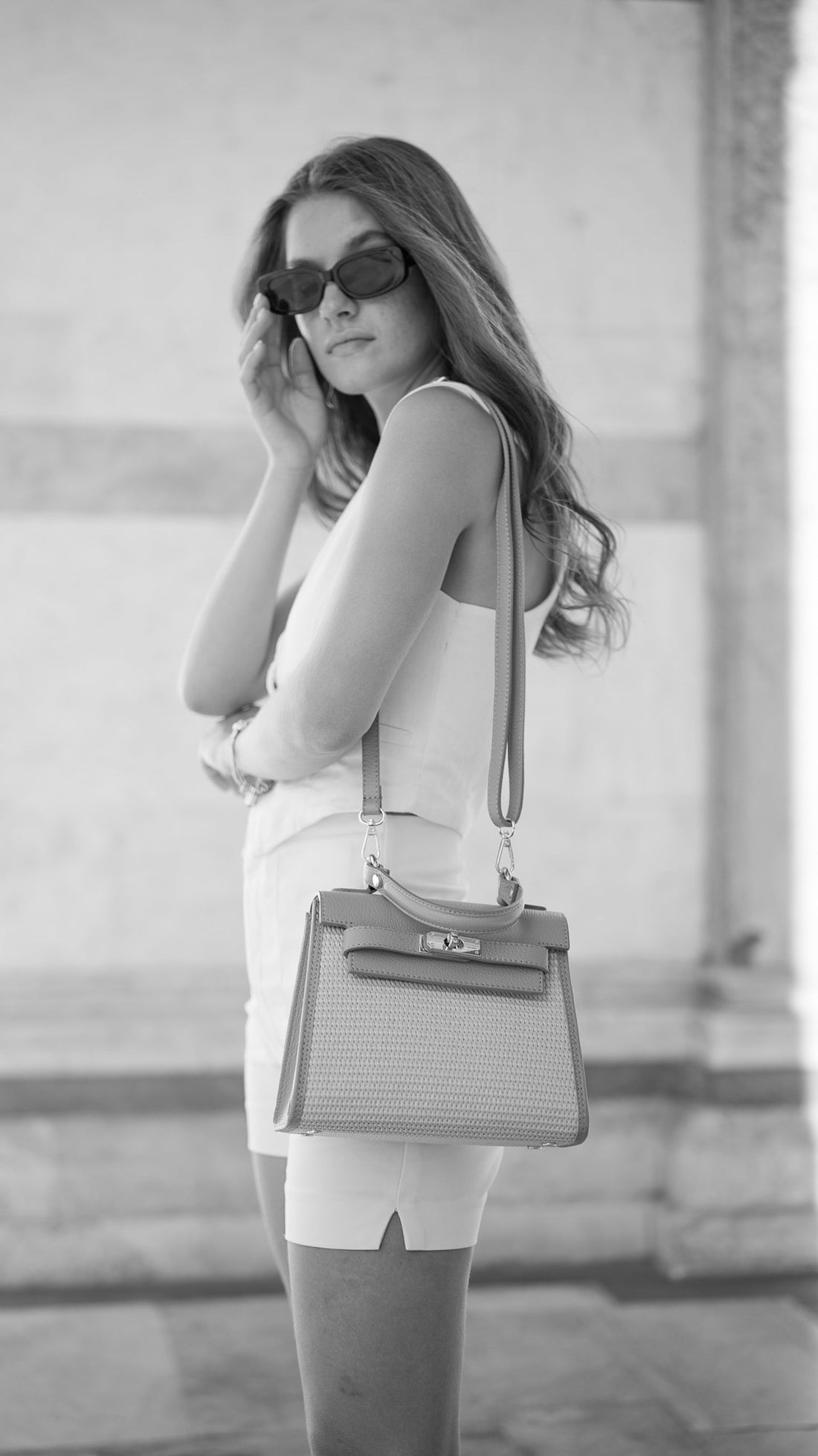 Freydis Bag in Dollar Leather and Raffia Black