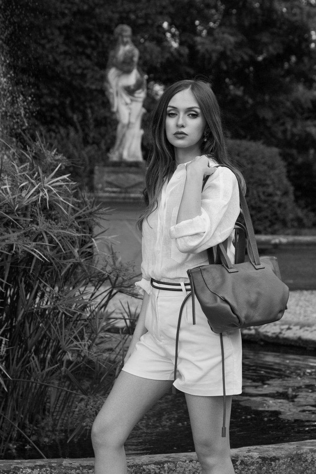 Margaret bag in black dollar leather