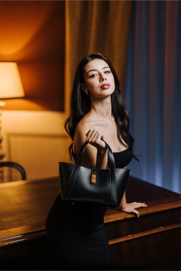 Eleonor Bag in Black Saffiano Leather