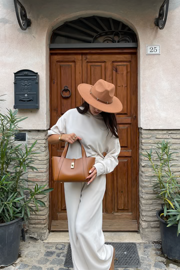 Eleonor Bag in Tan Saffiano Leather